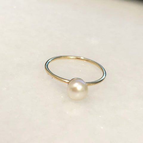 Beautiful Pearl Ring Solid Gold Yellow Gold 8